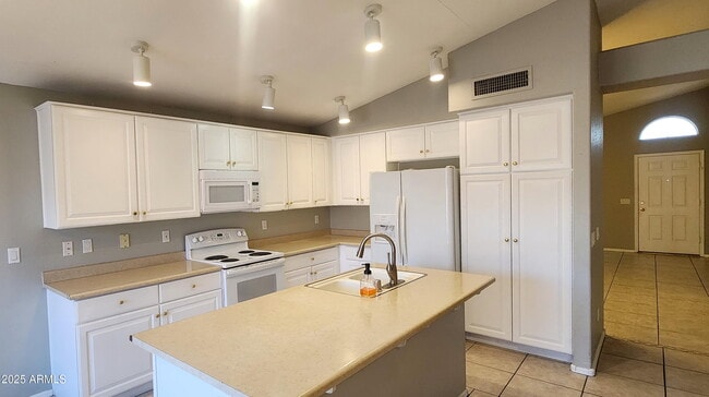 Photo - 14900 W Honeysuckle Ln