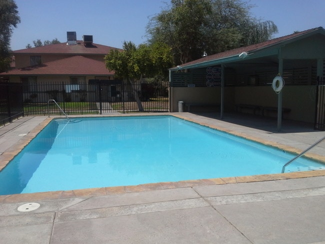 Building Photo - 1730 W Brighton Ave Unit #D Rental
