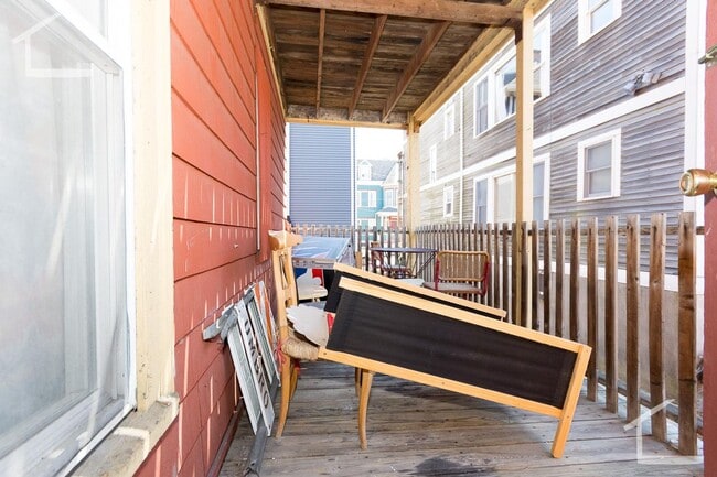 Building Photo - Perfect 3 Bed Right on Mission Hill 9/1/26