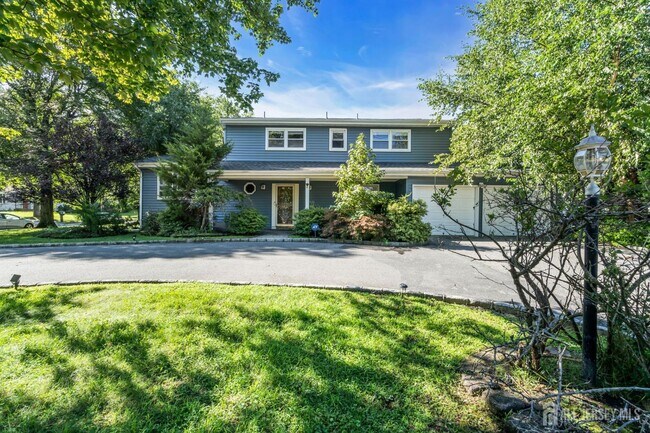 43 Jonathan Dr