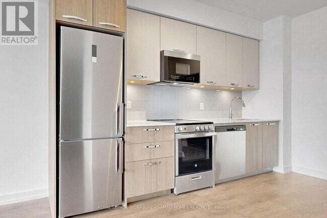 Photo - 75 James St S Unit 2313