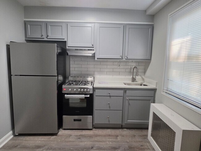 Photo - 1649 FRANKLIN ST NE