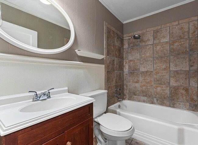 Photo - 2222 Madison St