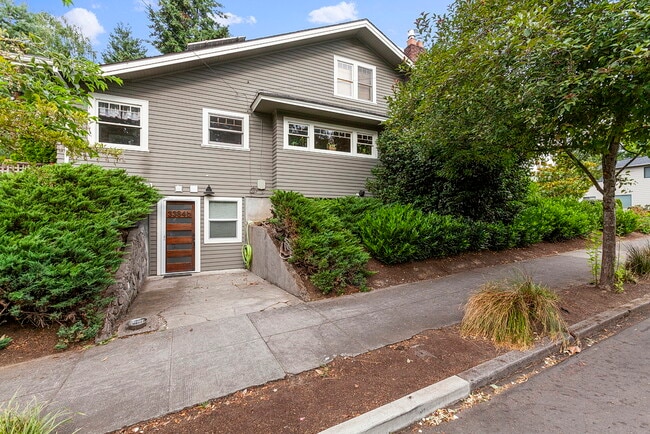 Photo - 3384 SE Gladstone St Unit B