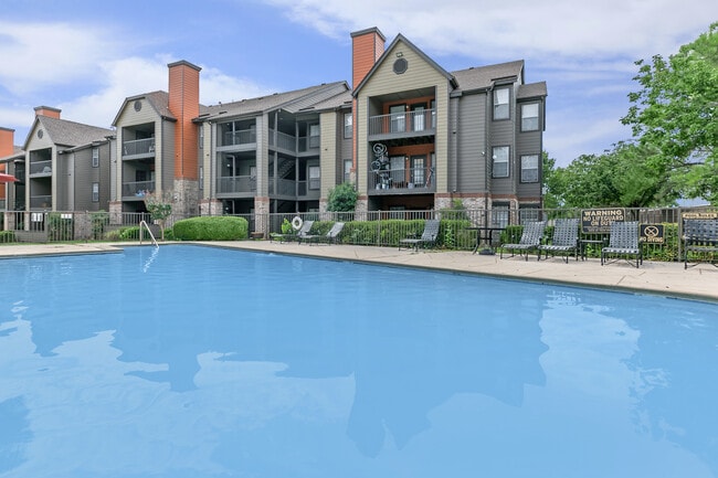 Sparkling Swimming Pool at 89 East