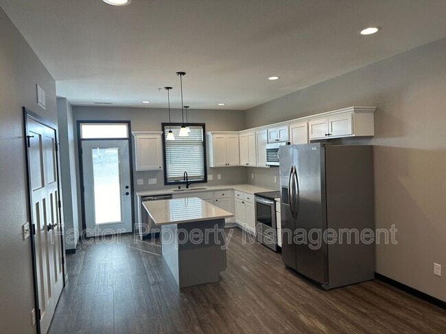 Photo - 625 Prairie Rose Trl