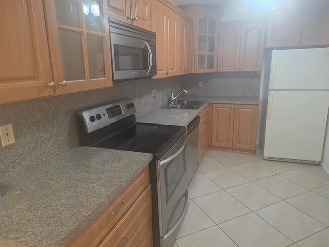 Building Photo - 959 SE 2nd Ave Unit 214