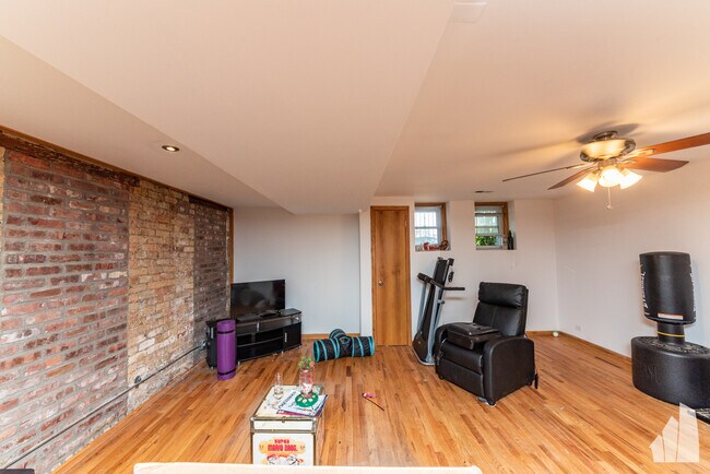 Photo - 1533 W Leland Ave Unit Garden