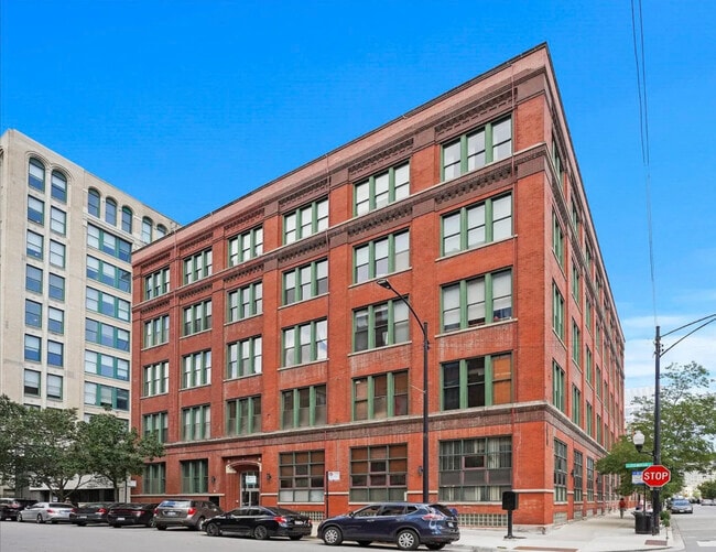 Building Photo - 331 S Peoria St