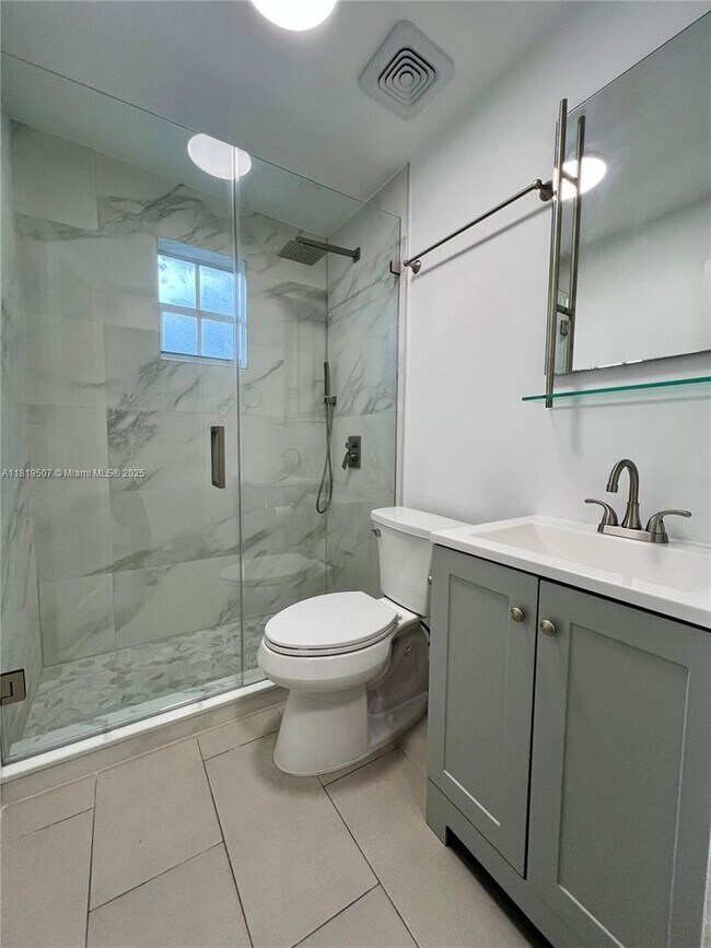 Building Photo - 361 SW 20th Rd Unit A-A Rental