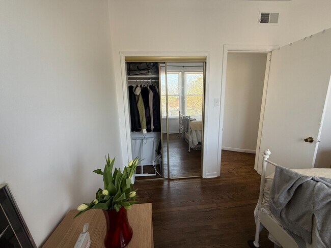 Photo - Rogers Park 1 Bed 1 Bath/ Dog Friendly / Top Floor Unit Unit 3