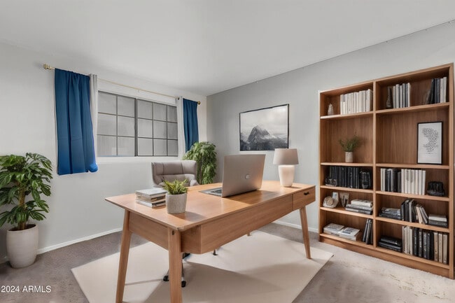 Photo - 921 W University Dr