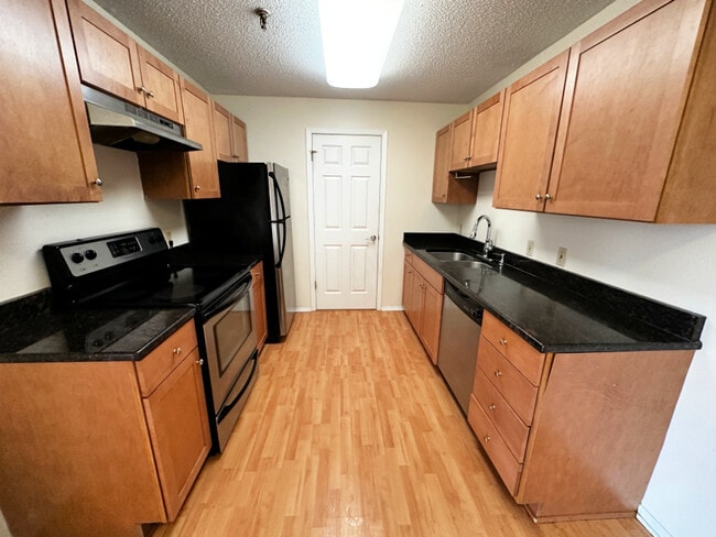 Photo - 1340 Brook St Unit M