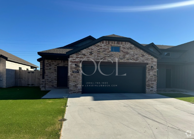 Building Photo - New Built Townhome in Escondido