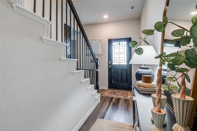 Photo - 2419 Lalun Lane