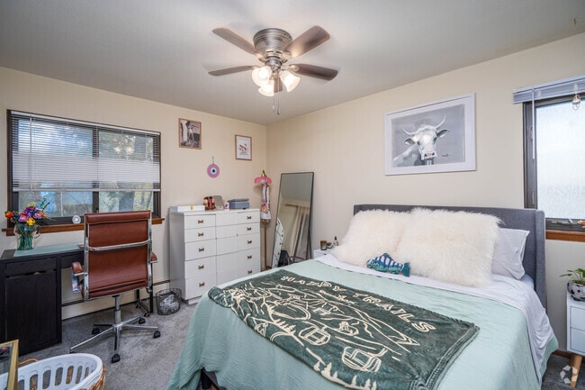 1BR, 1BA - 880SF - Bedroom