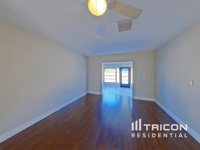 Photo - 1906 Radcliffe Dr N