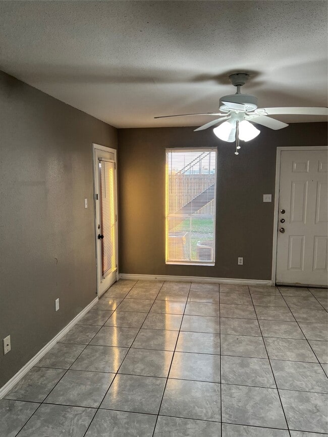 Photo - 3900 Woodchase Dr Unit 163