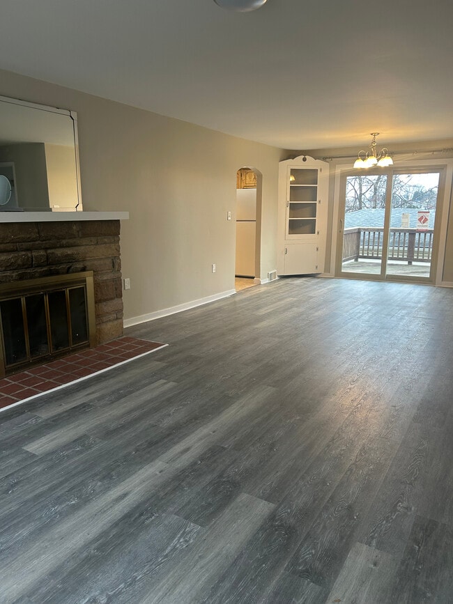 Building Photo - 335 S Lincoln Ave Unit Downstairs