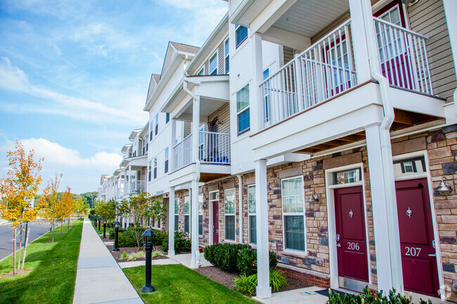 Building Photo - The Willows at Orchard Road Rental