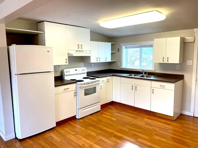 Building Photo - 4739 Davis Ave