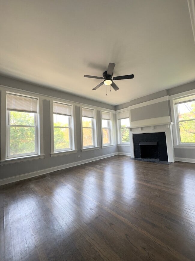 Building Photo - 6259 N Lakewood Ave Unit 6259 North Lakewood Avenu