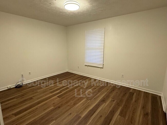 Photo - 365 Fowler Dr