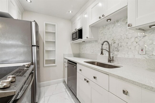 Photo - 2302 S Manhattan Ave Unit 213