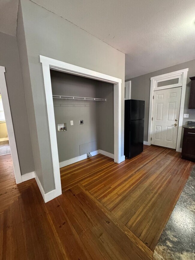 Photo - 5 Bedroom, 1 Bathroom Home