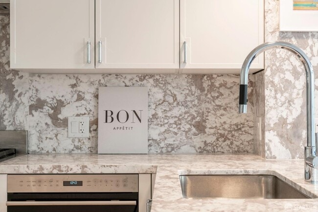 Photo - 875 California St