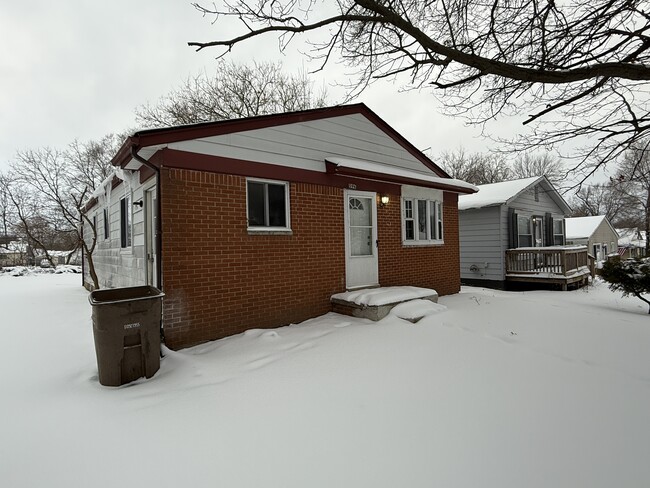 Building Photo - 596 Bloomfield Ave