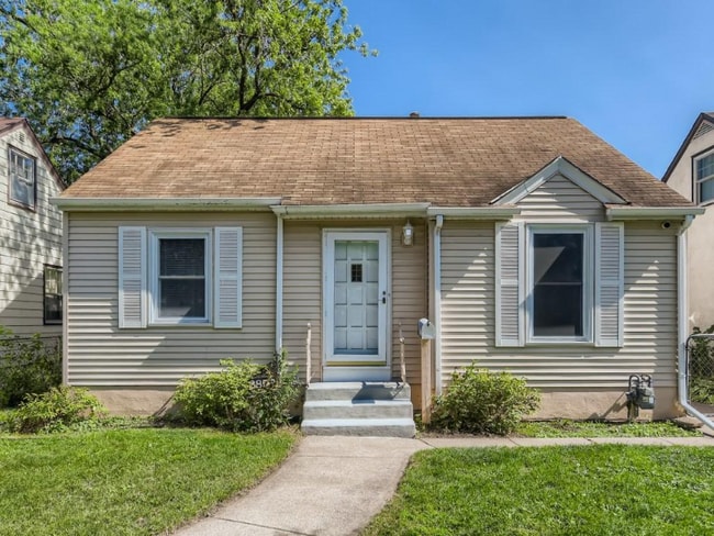 Building Photo - 3852 Quail Ave N Rental