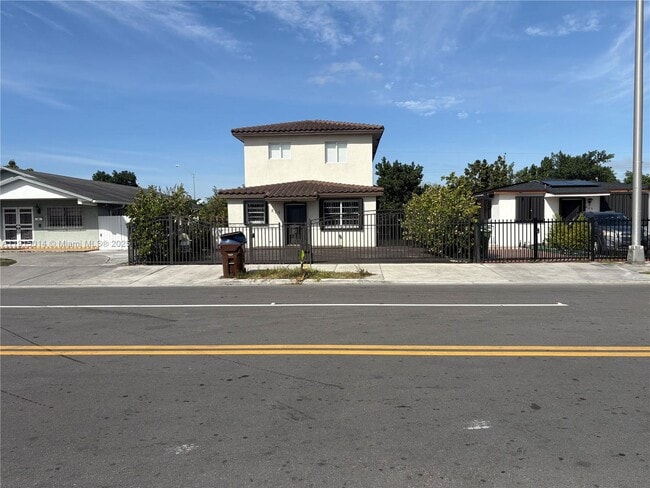 Photo - 819 E 26th St