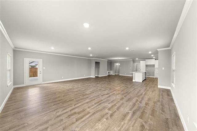 Photo - 304 Community Dr