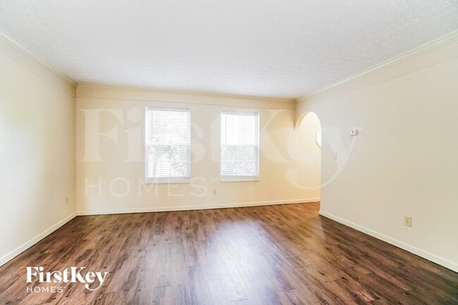 Photo - 784 Middlebury Way