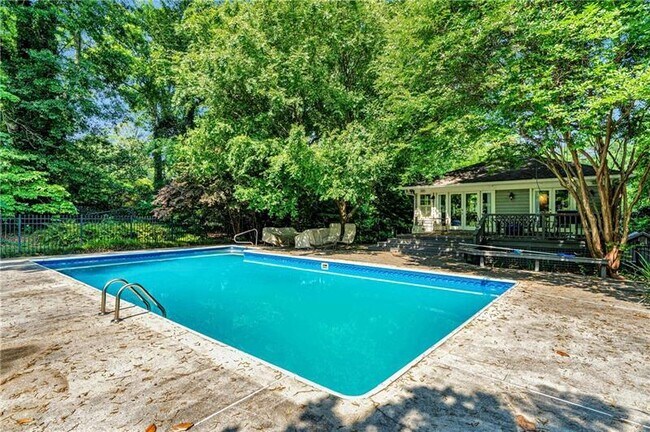 Photo - 979 Springdale Rd NE