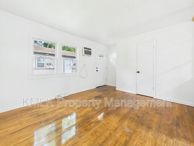 Photo - 1624 Merrill Ave