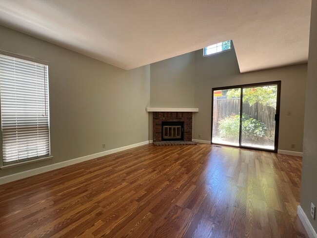 Photo - Chic Campbell End Unit Townhouse with 2 Bedrooms, Loft & 2.5 Baths