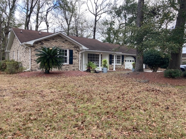 Casa de 3 dormitorios y 2 baños en alquiler con un patio de 1/3 de acre en la subdivisión South Pinepoint de West Ashley - 1934 Ivy Hall Rd