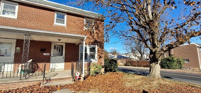 Photo - 3 Bedroom 1.5 Bathroom Available in Lancaster!
