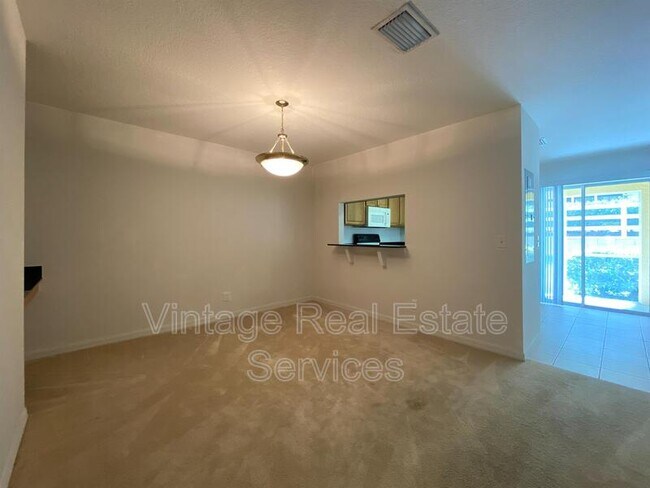 Photo - 253 Castlekeeper Pl