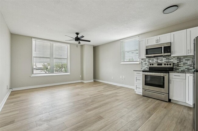 Photo - 801 W Montrose St Unit SW