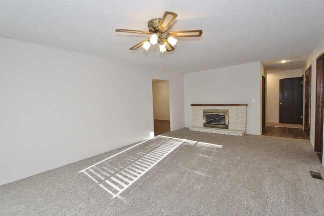 Photo - 2412 Robert Ave