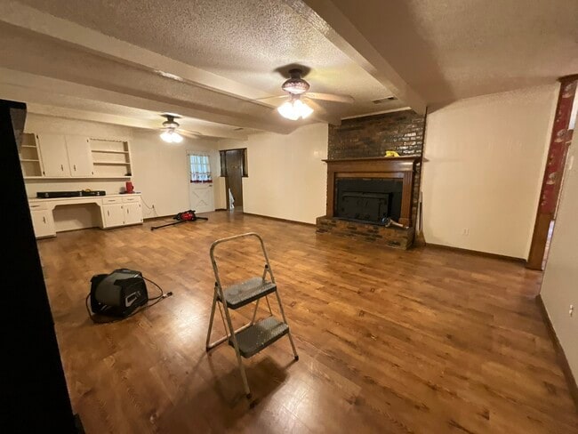 Photo - 711 Co Rd 4413