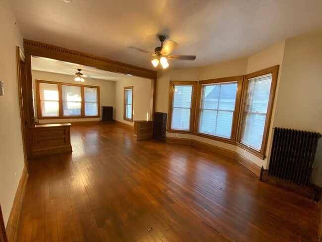 Building Photo - 919 E Johnson St Rental