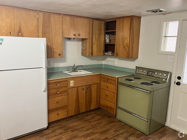 Building Photo - 914 W A St Unit 916 W A St Rental