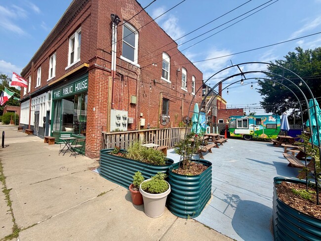Photo - 2202 Lexington Ave