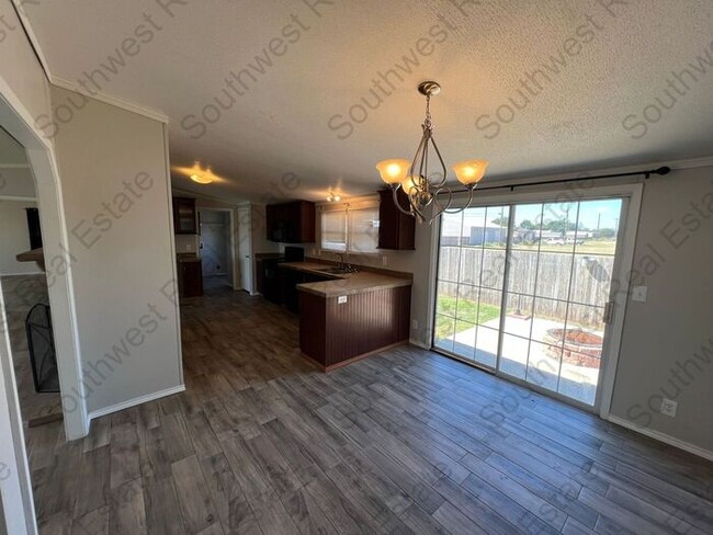 Photo - Spacious 3 bedrooms 2 baths home- Storage ...