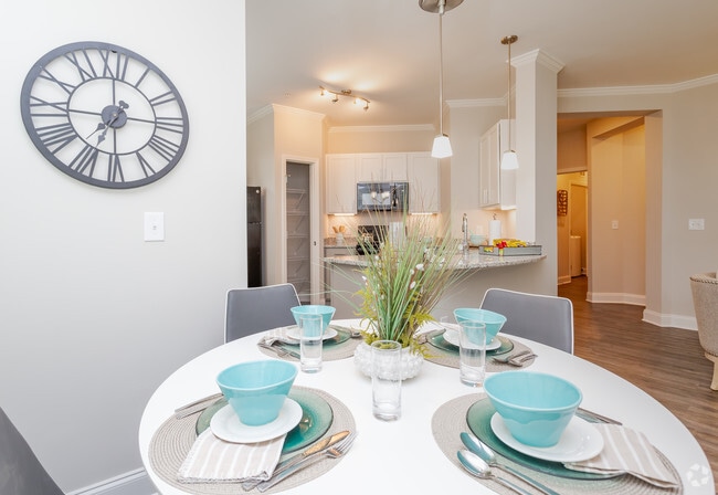 2BR, 2BA - 1214sf New Hanover- Dining Area