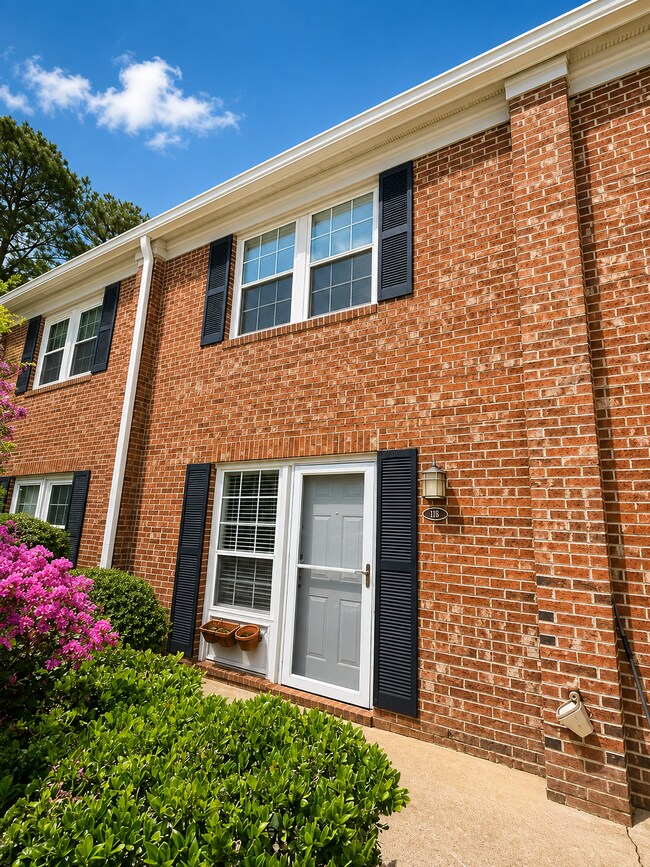 Photo - 118 Chaucer Ct